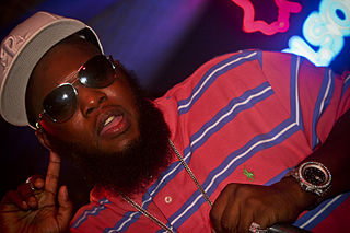 Freeway rapping in Delaware and showing off his beard